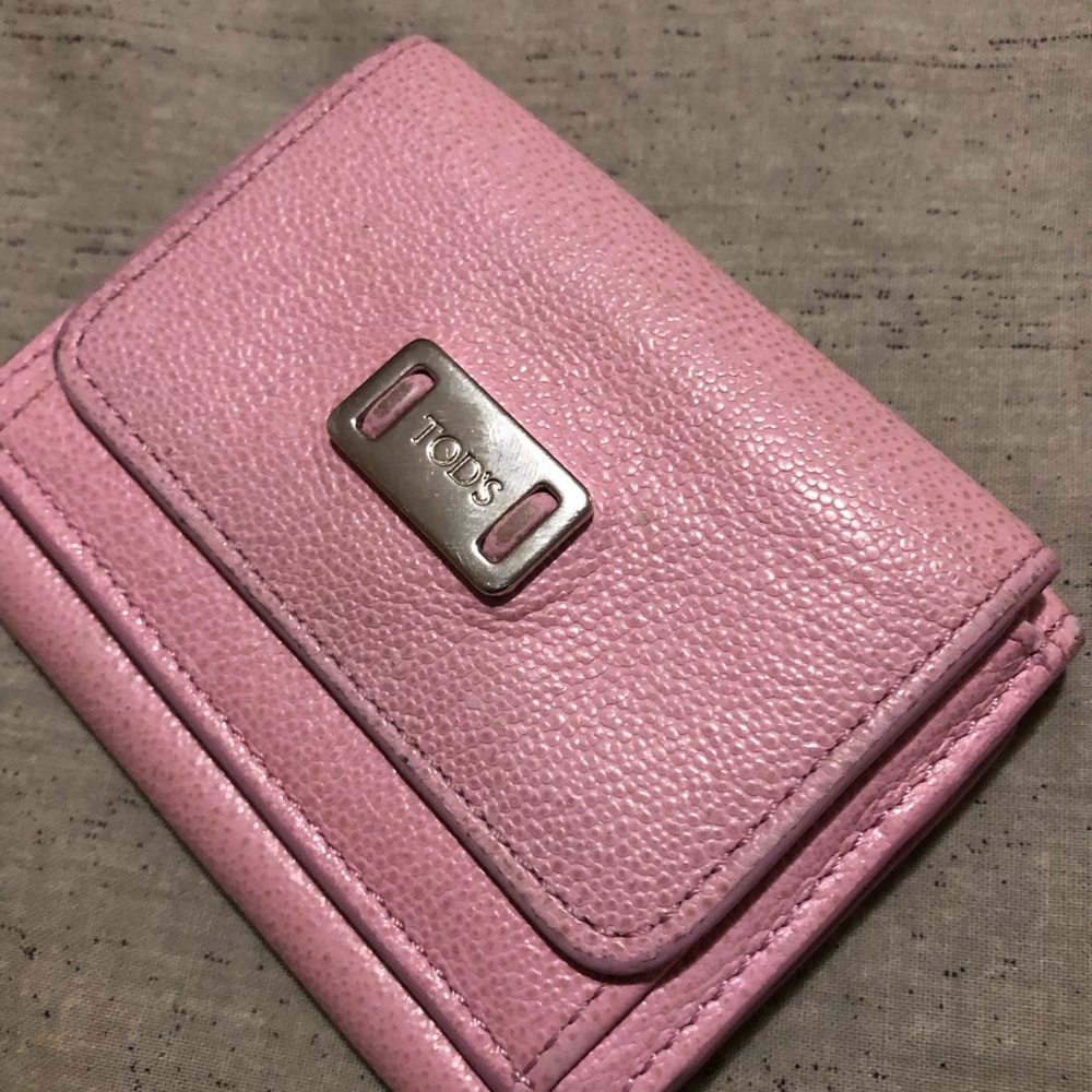 TODAY ONLY:AUTHENTIC TODS PINK TRIFOLD WALLET MADE IN INTALY - Has dirt & rubs
